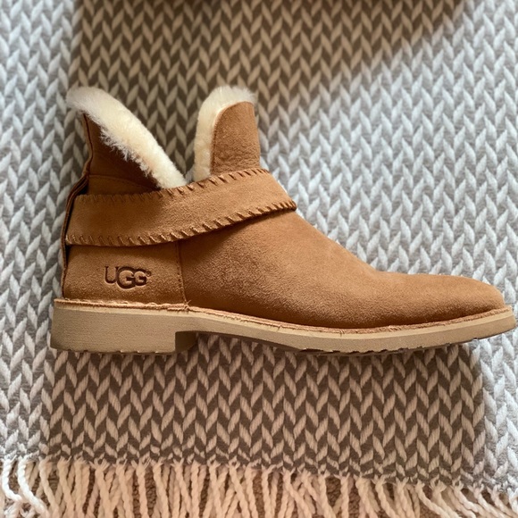 UGG Shoes - Ugg Romely short boot